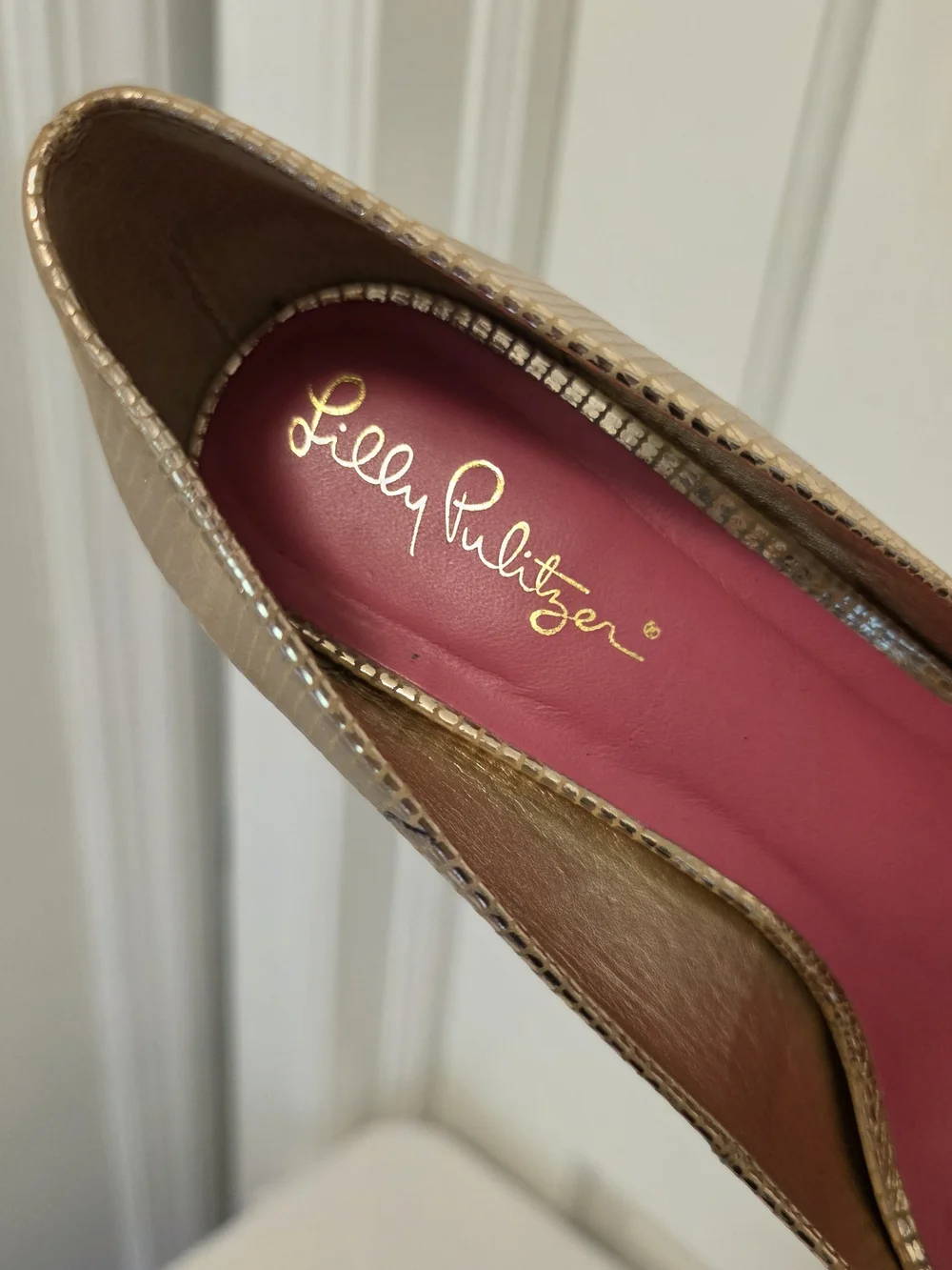 LILLY PULITZER Gold Resort Chic Peep Toe Wedge Metallic Reptile Pumps 6 Leather